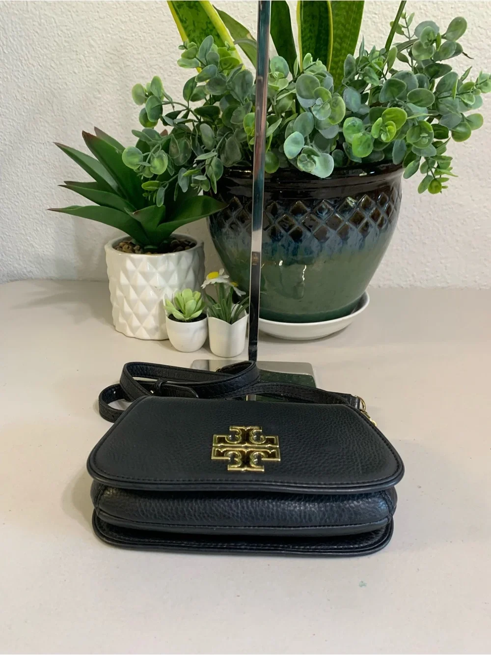 👜💕 Tory Burch Black Leather Shoulder Bag with Gold Logo and Chain Strap